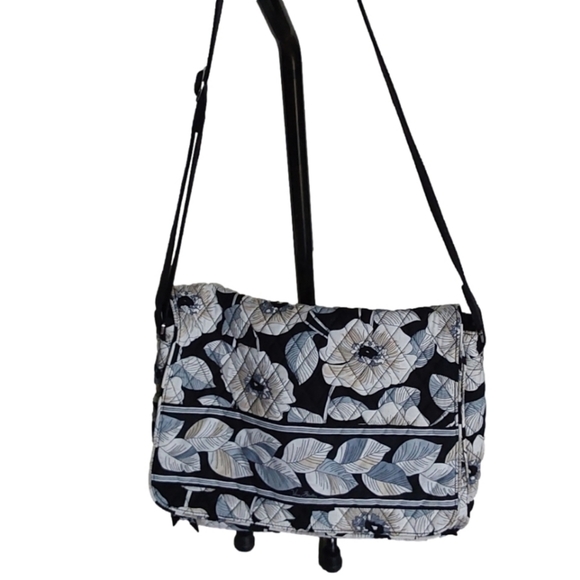 VERA BRADLEY QUILTED FLORAL UNISEX  NWOT  MESSENGER BAG - Picture 3 of 6